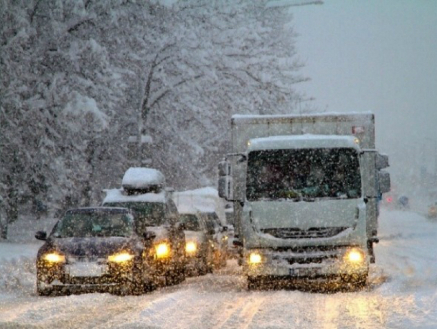 Опасные погодные условия стали причиной закрытия трассы в Ростовской области