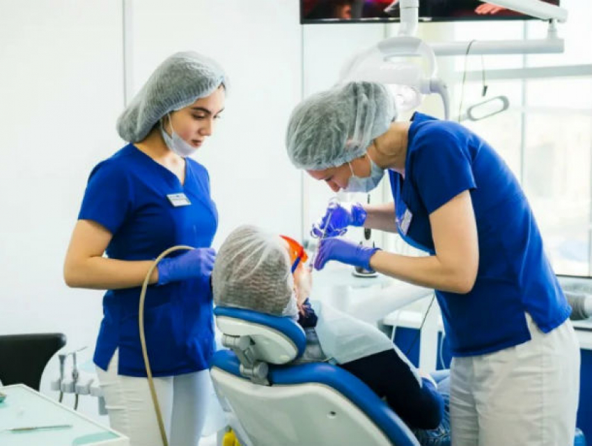 7 апреля – Всемирный день здоровья: стоматологи клиники WORLD DENT получили награду за профессионализм