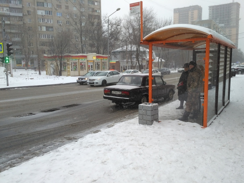 Бомбила-лихач развозит людей вместо автобусов и маршруток в Ростове  