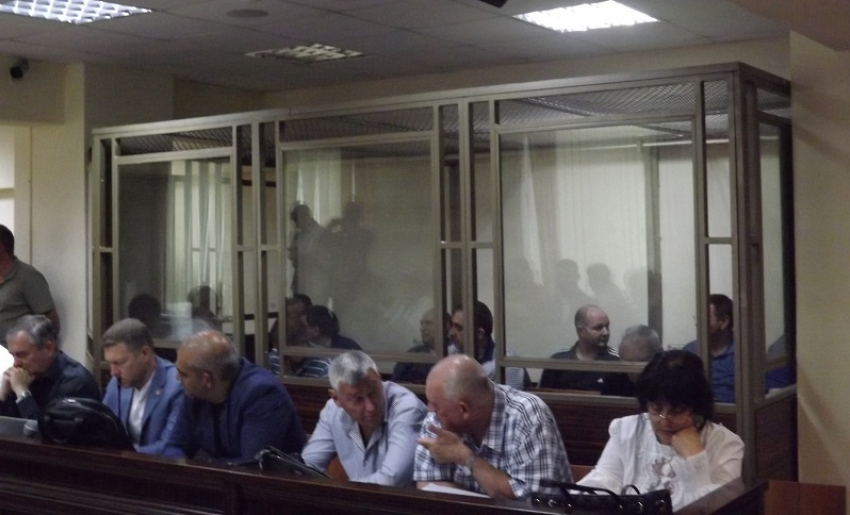 Адвокаты продолжают срывать процесс по делу об ОПГ на Аксайских рынках в Ростовской области