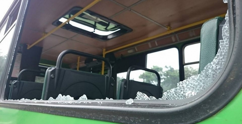 "Ленивые» пассажиры, не отреагировавшие на разбитое стекло в ростовском автобусе, подверглись критике в соцсетях 
