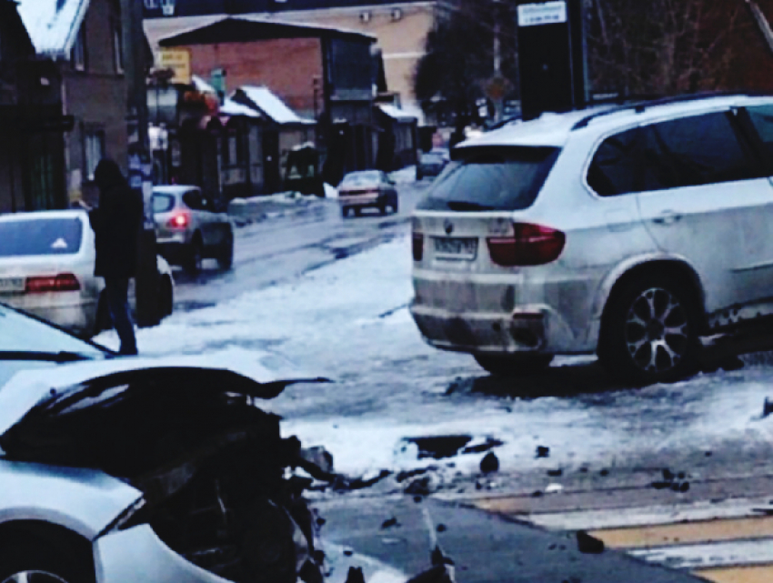 Очередное ДТП: в центре Ростова столкнулись две иномарки 