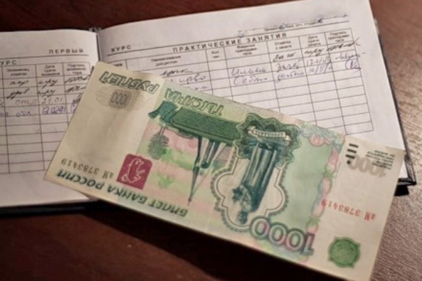 В Ростове преподаватель университета получил условный срок за взятку 