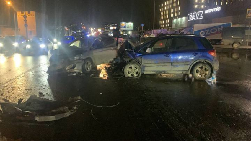 В Ростове в лобовом ДТП пострадали два человека