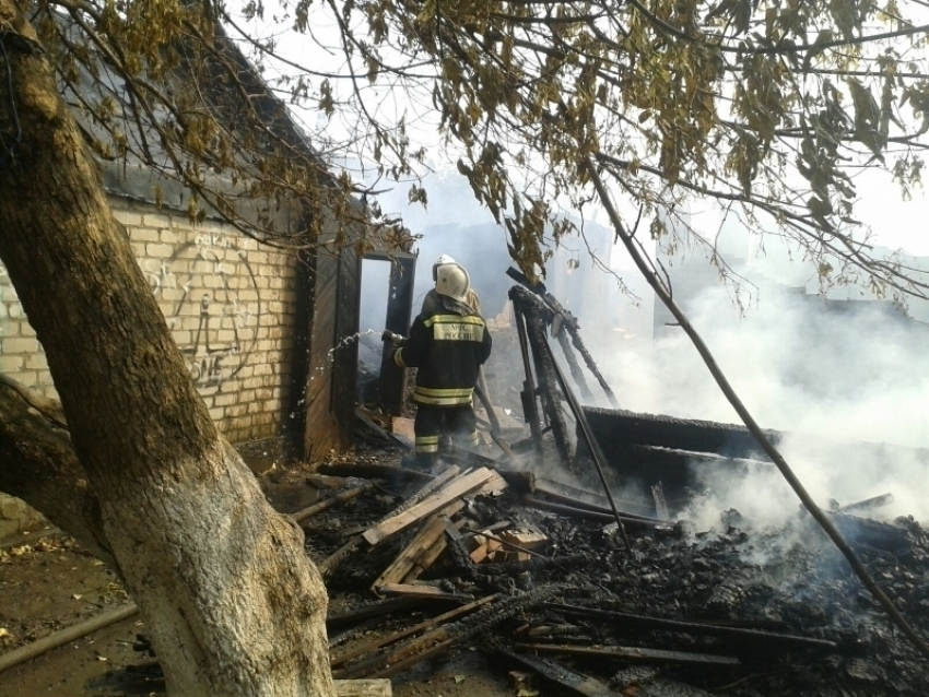 Спасатели локализовали пожар в городе Гуково