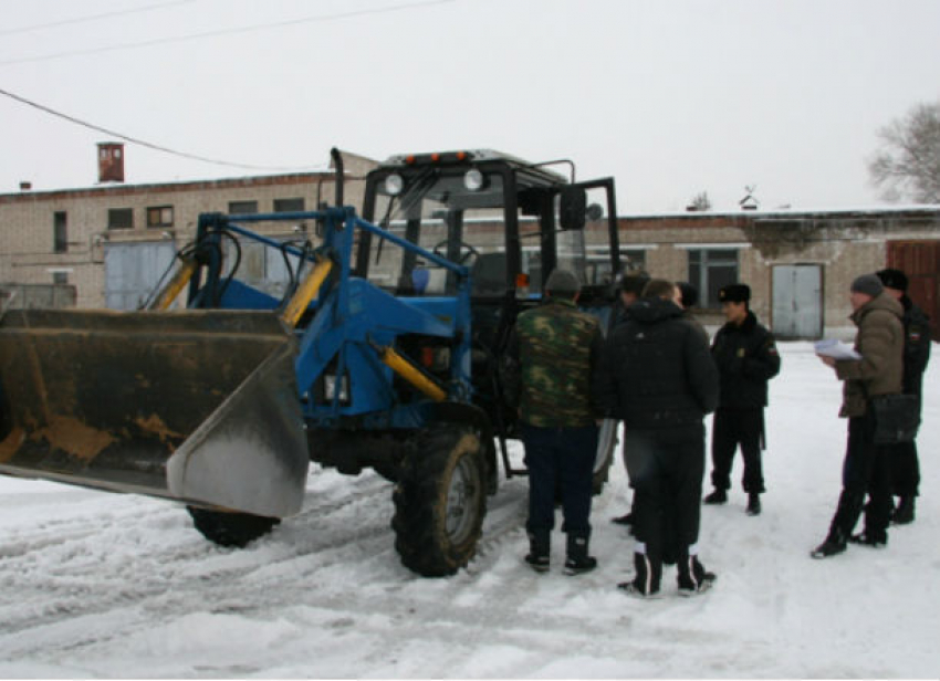 Арест трактора у фермера ускорил оплату долга в Ростовской области