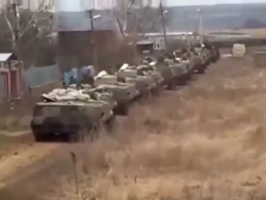 Умные ростовчане вывели автора провокационного видео вторжения бронетехники в Украину на чистую воду 