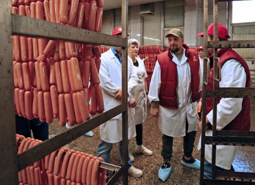 В Ростове подорожавшую курицу в колбасе заменят свининой
