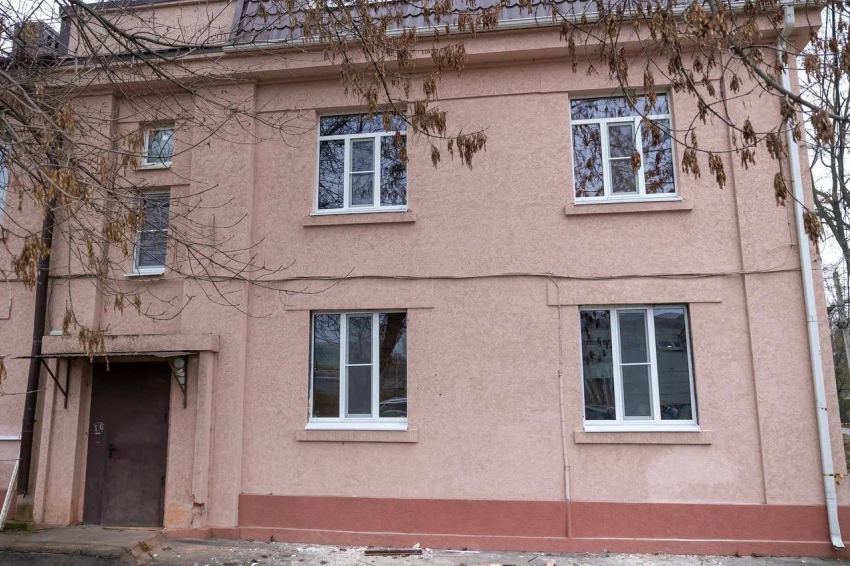 «На улице ощутимо похолодало. Понимаю»: мэр Таганрога ответила жителям ждущим новые окна после атак БПЛА