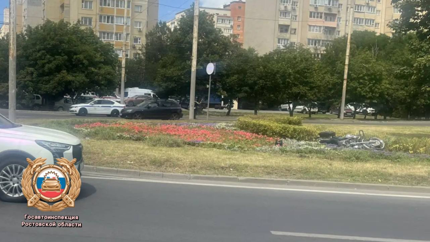 Байкер на «Харлей Дэвидсон» скончался в больнице после наезда на бордюр в Ростове