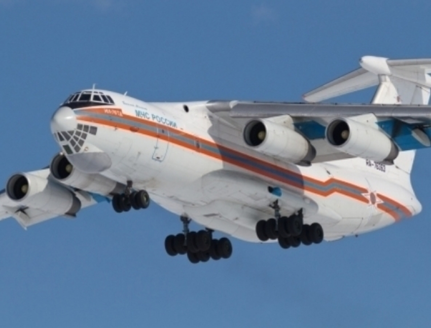 В Ростовскую область самолетом МЧС доставили 40 тонн гуманитарной помощи для беженцев из Украины