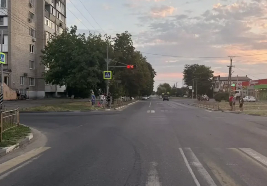 В Азове водитель сбил на переходе трехлетнего ребенка и скрылся