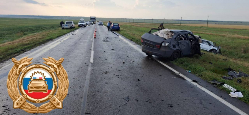 Четыре человека погибли и два ребенка пострадали в ДТП в Ростовской области 