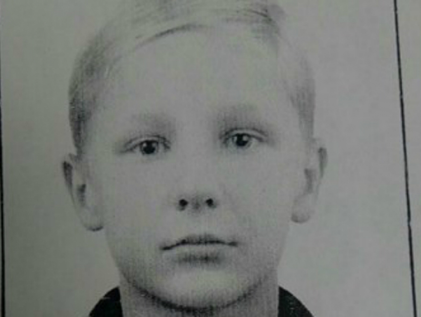 Пропавшего по дороге в школу 13-летнего мальчика больше недели разыскивают в Ростовской области