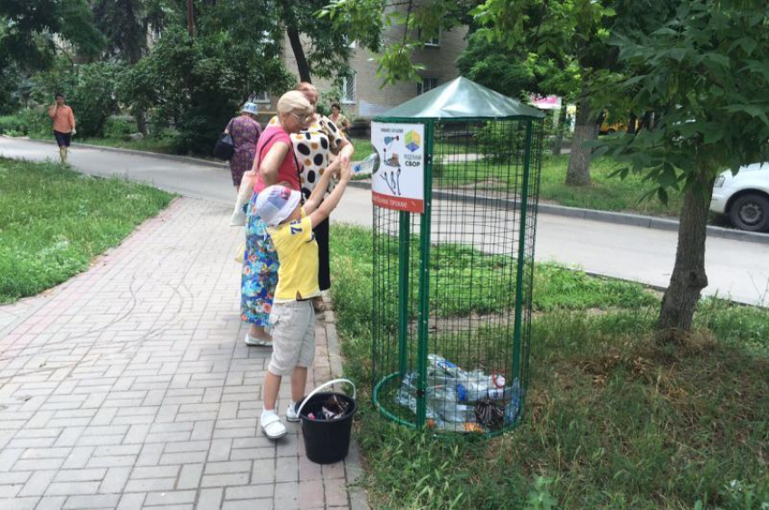 В Ростове на Западном появились контейнеры для раздельного сбора мусора 