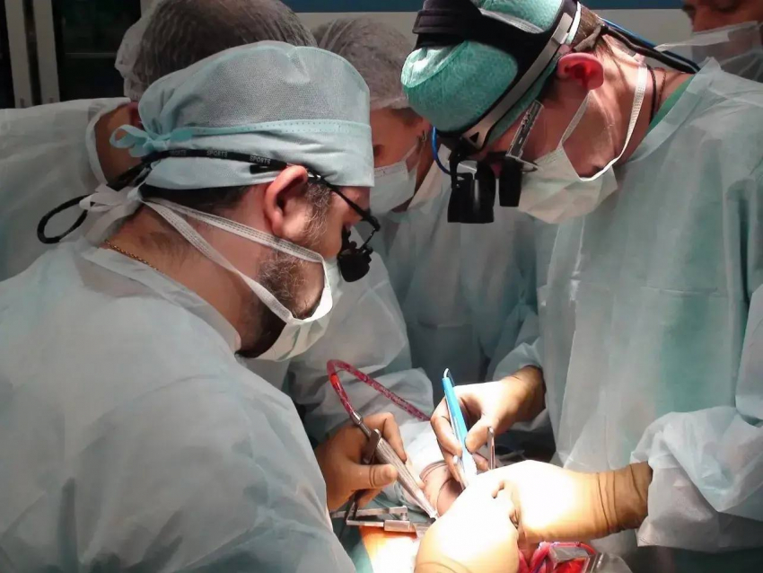 Ростовские хирурги спасли жизнь 14-летней девочке с редкой аневризмой