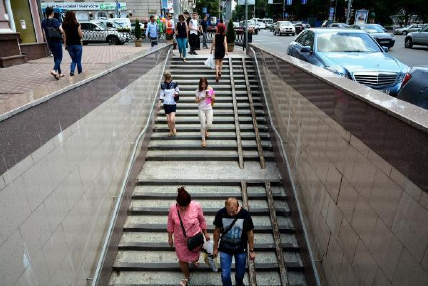 В августе собираются закрыть переход на Ворошиловском-Садовая