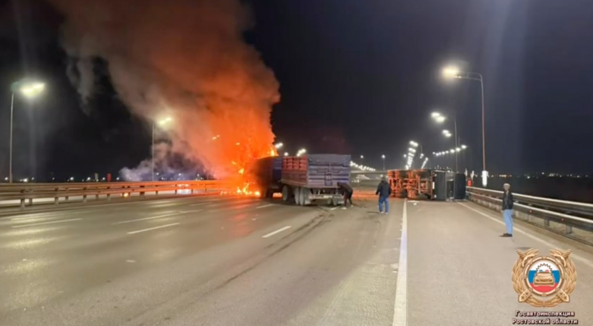 На Ворошиловском мосту в Ростове загорелась фура