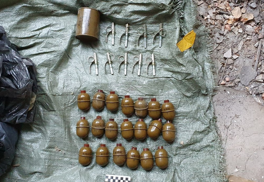 В Ростовской области на границе с ДНР нашли схрон с гранатами