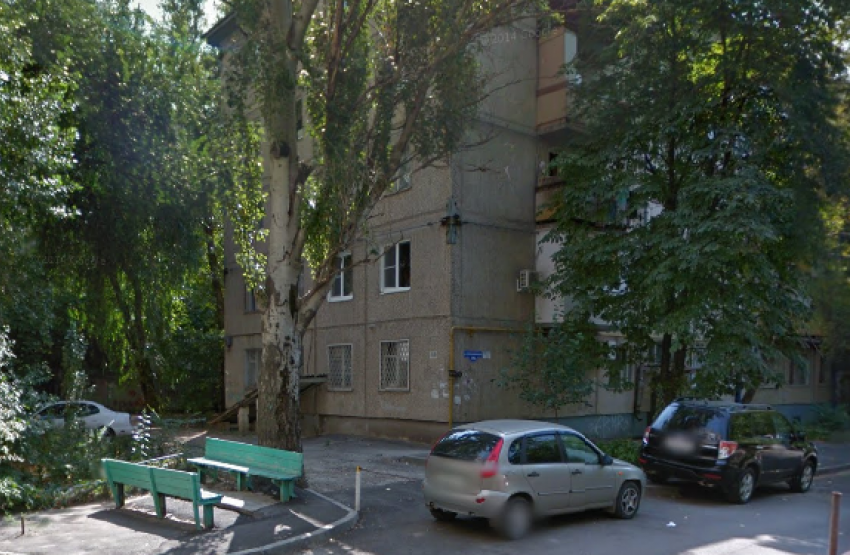 Ростовчане освобождают свой двор от «пришлых» автомобилей с помощью записок и эвакуатора