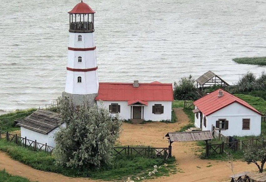 Маяк на побережье Таганрогского залива прославил на всю страну небольшой хутор Мержаново