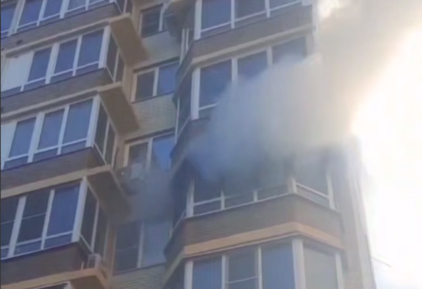 Двоих детей госпитализировали из-за пожара в Аксае