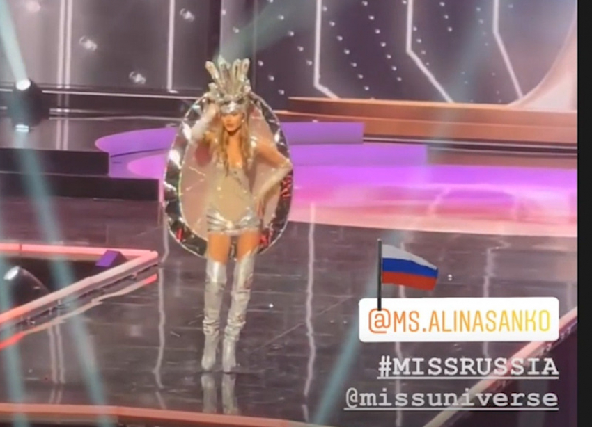 «Черепашка-ниндзя»: зрители раскритиковали национальный наряд Алины Санько на конкурсе «Мисс Вселенная»
