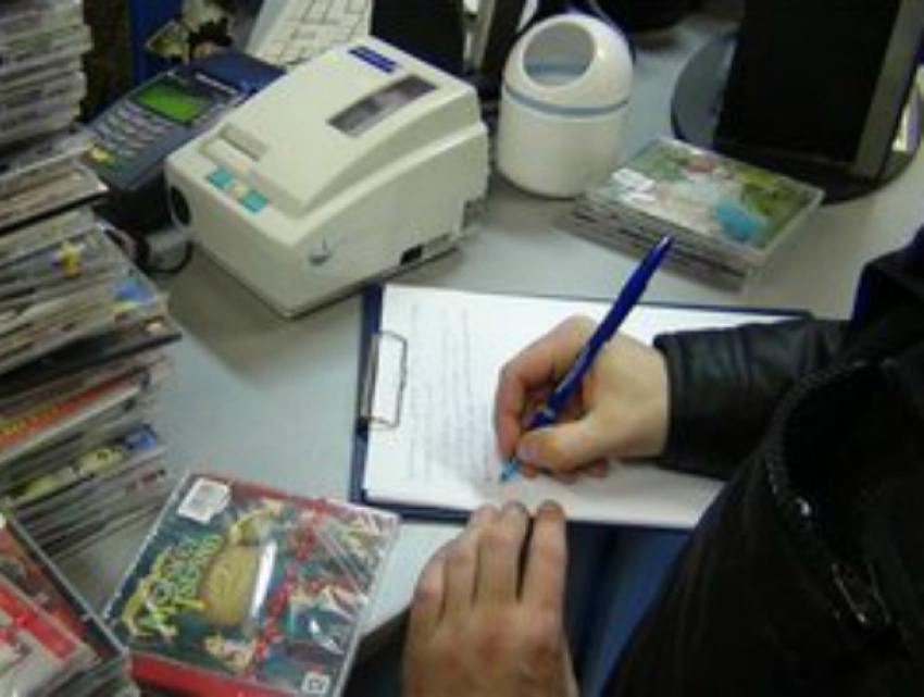 Продававшему «левые» CD и DVD диски пирату вынесли суровый приговор в Ростовской области