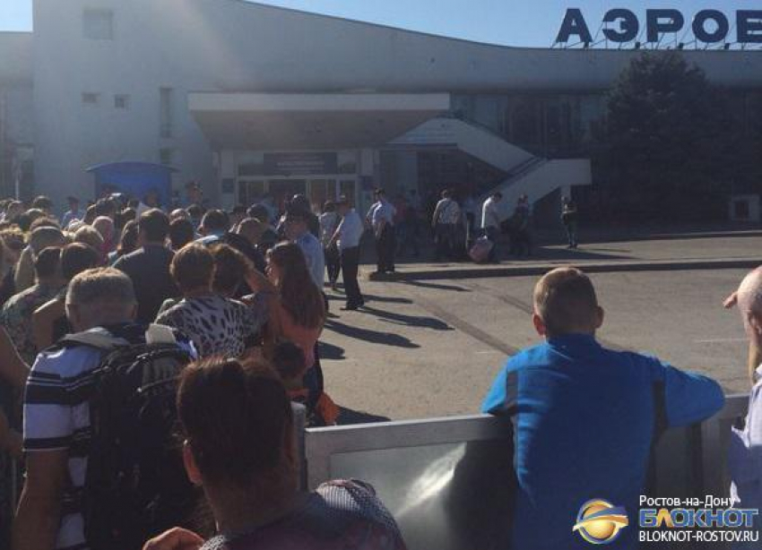 Из-за угрозы взрыва из аэропорта Ростова-на-Дону эвакуировали людей