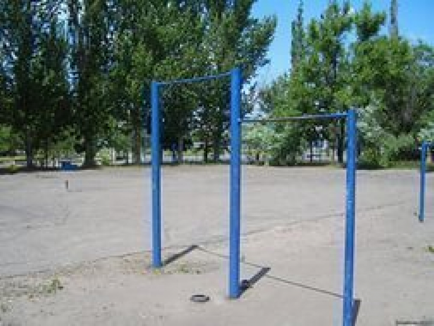 После смерти ребенка под турником на директора школы в Тацинском районе завели дело 