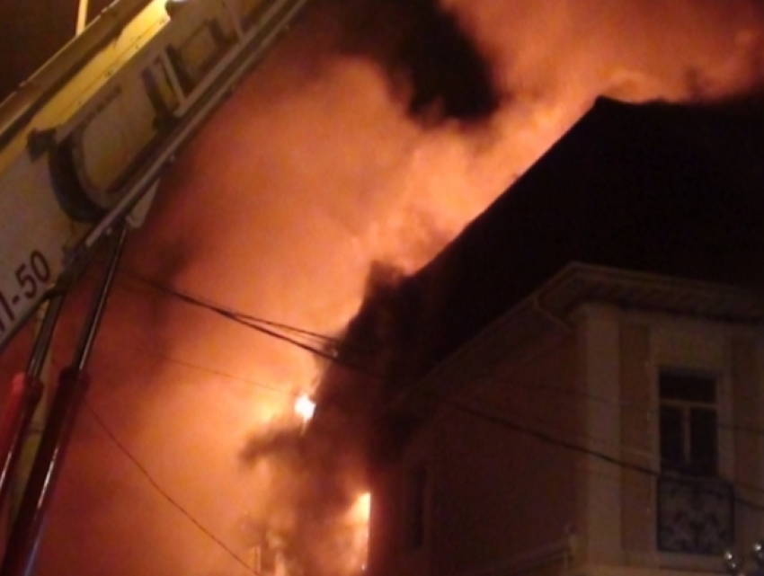 Семеро пожарных тушили редакцию газеты в Ростовской области 