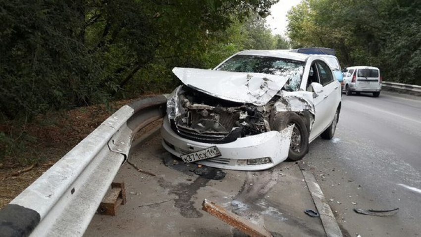 Ростовчанка пострадала в тройном ДТП на Змиевской балке