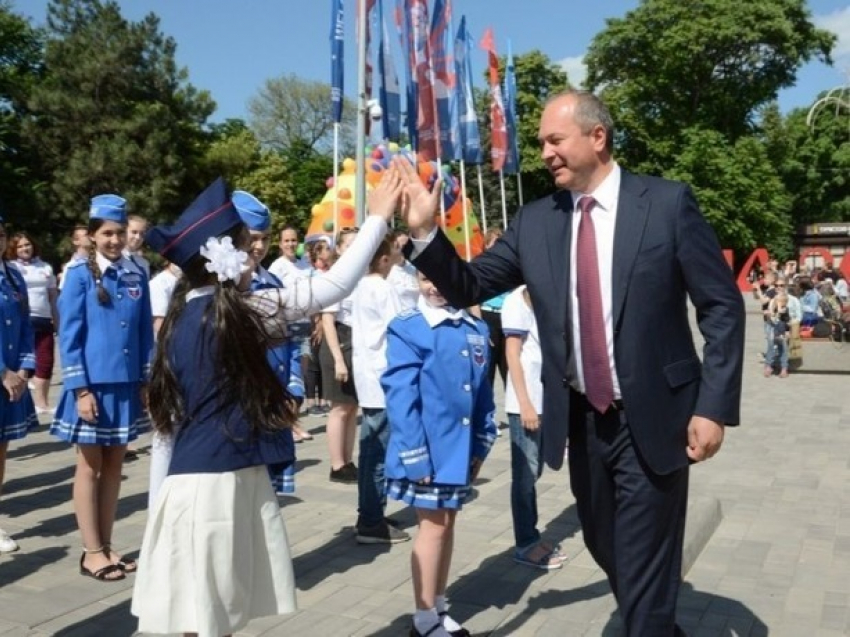 Снова впали в ребячество жители Ростова на грандиозном праздновании Дня защиты детей