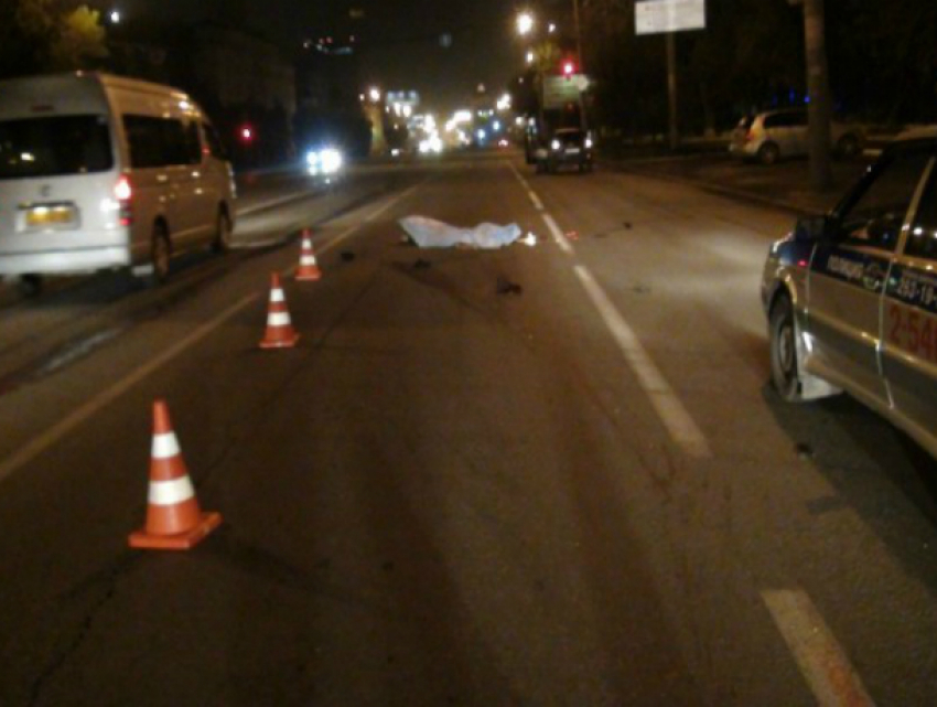 «Загадочный» мужчина погиб под колесами Mitsubishi на «темной» трассе Ростовской области