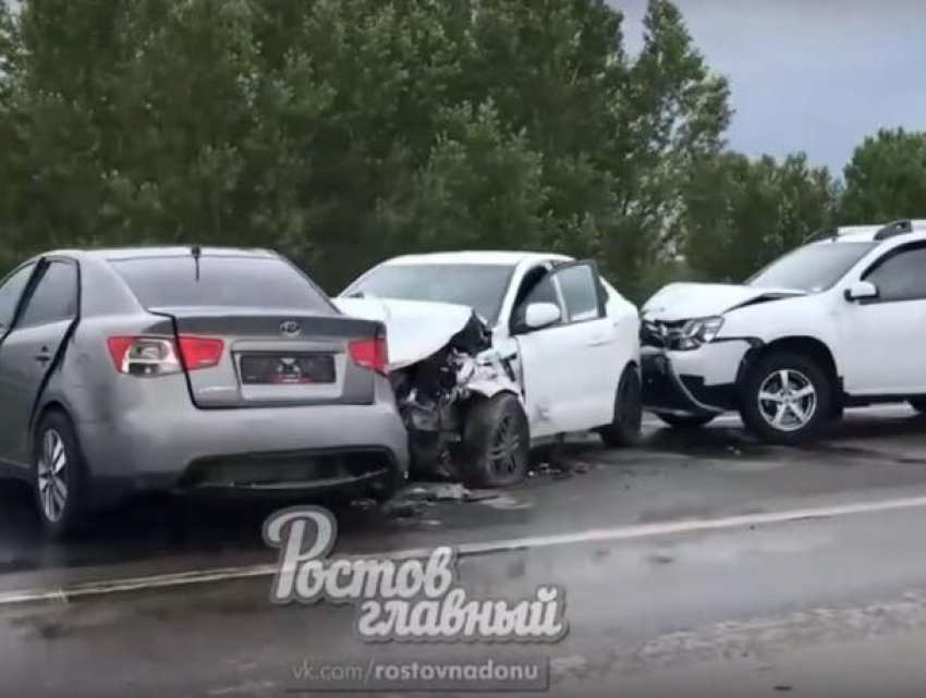 Две женщины пострадали в тройном ДТП под Ростовом