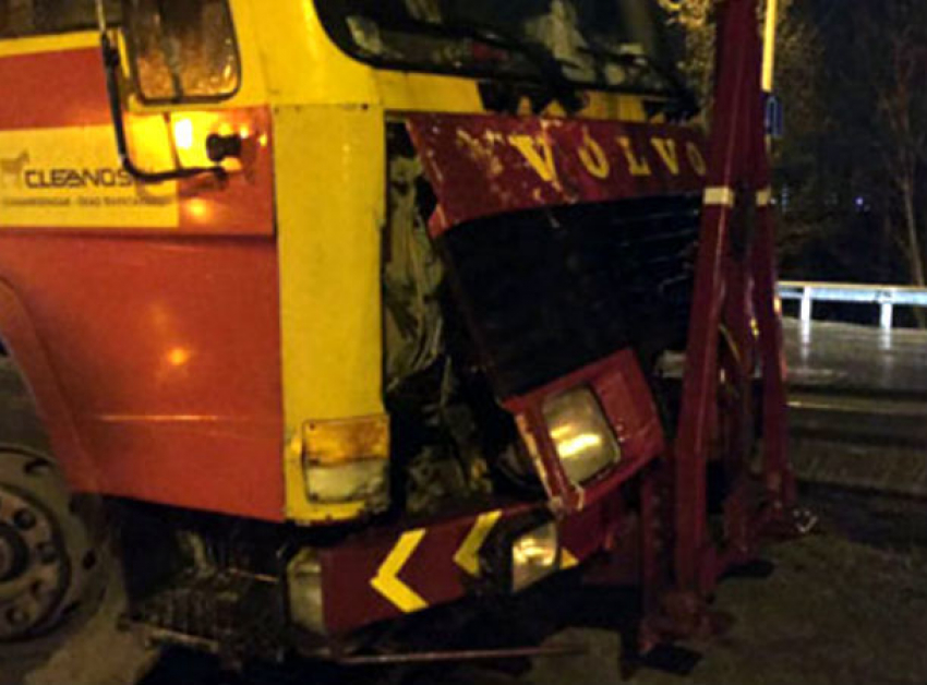 Последствия столкновения автобуса с украинскими номерами и Volvo под Ростовом сняли на видео