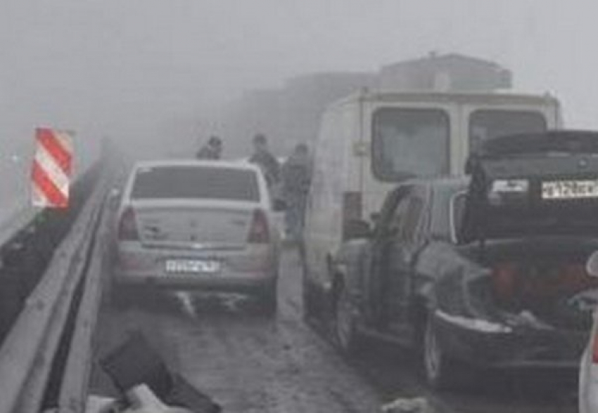 В Ростовской области из-за тумана в ДТП попали 18 автомобилей