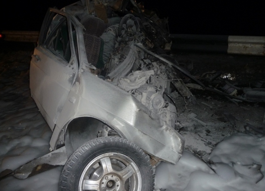 В Ростовской области «ВАЗ» столкнулся с грузовиком: три человека погибли