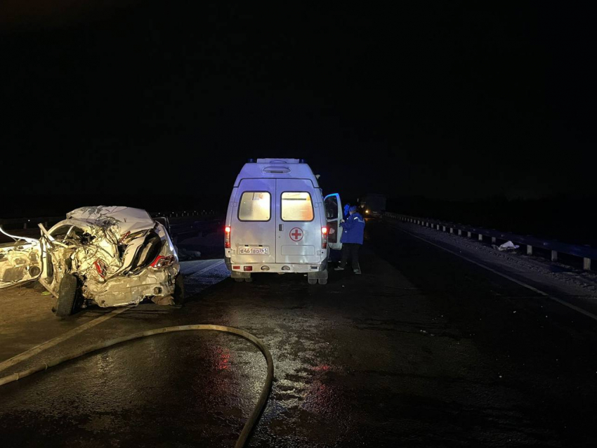 В ДТП с фурой под Азовом погибли два человека