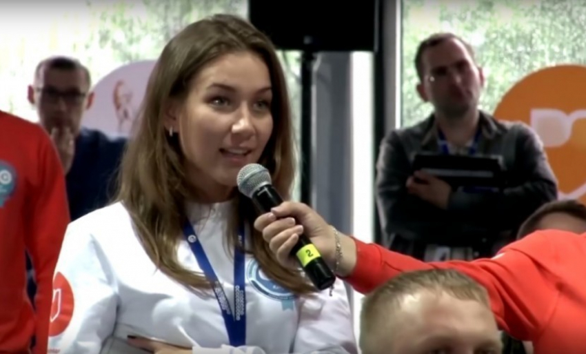 Красноярка, на которую из-за айфона «набросилась» депутат ЗС Ростовской области Екатерина Стенякина, опубликовала полное видео скандала 