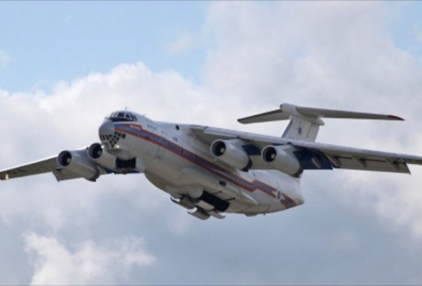 Самолет МЧС России доставил в Ростов 34 тонны гуманитарной помощи для Донбасса