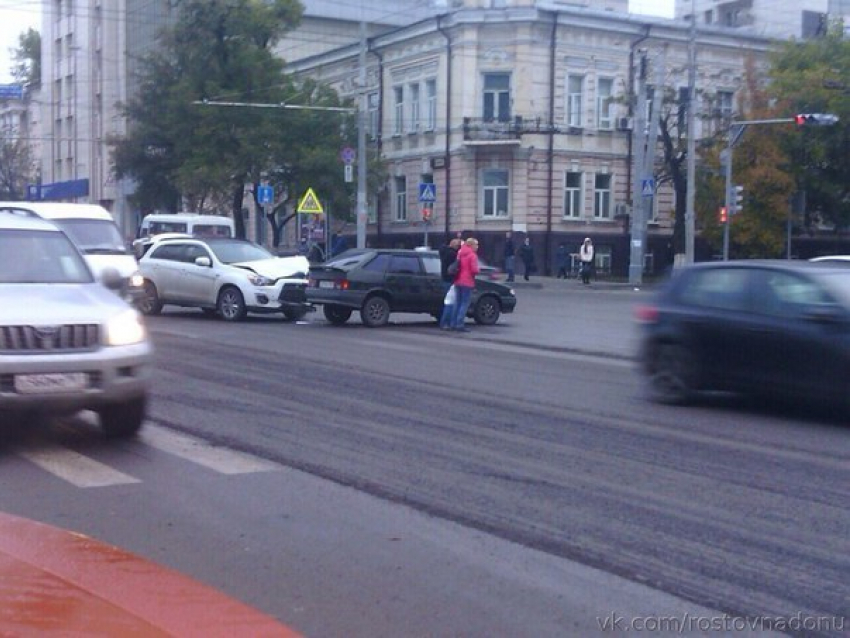 В центре Ростова произошло ДТП