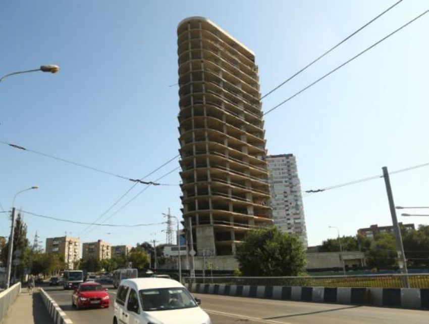 В Ростове возобновились работы на недостроенной высотке на Гвардейской площади