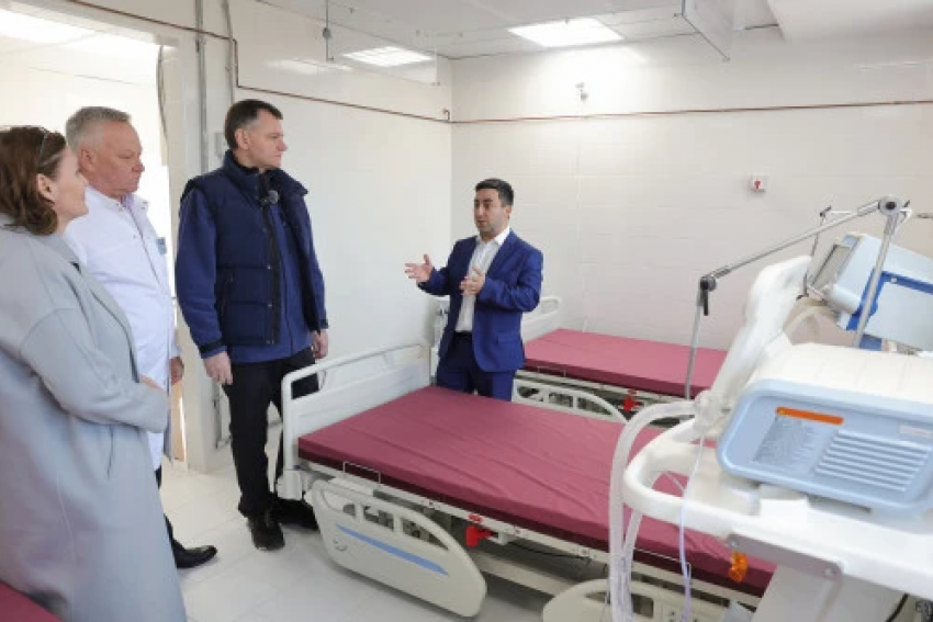 Губернатор Юрий Слюсарь посетил Усть-Донецкую ЦРБ после обновления