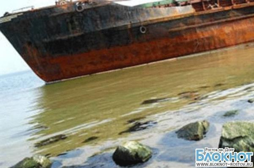 В Ростовской области сухогруз с пшеницей сел на мель 