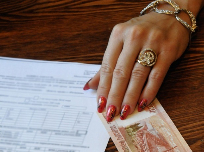 Бизнес-леди попросила работника администрации Ростова простить ей маленькие «грешки» в обмен на 12,5 тыс. рублей