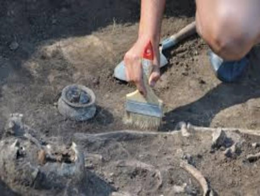 Древний жертвенник обнаружили археологи при раскопках в центре Ростова