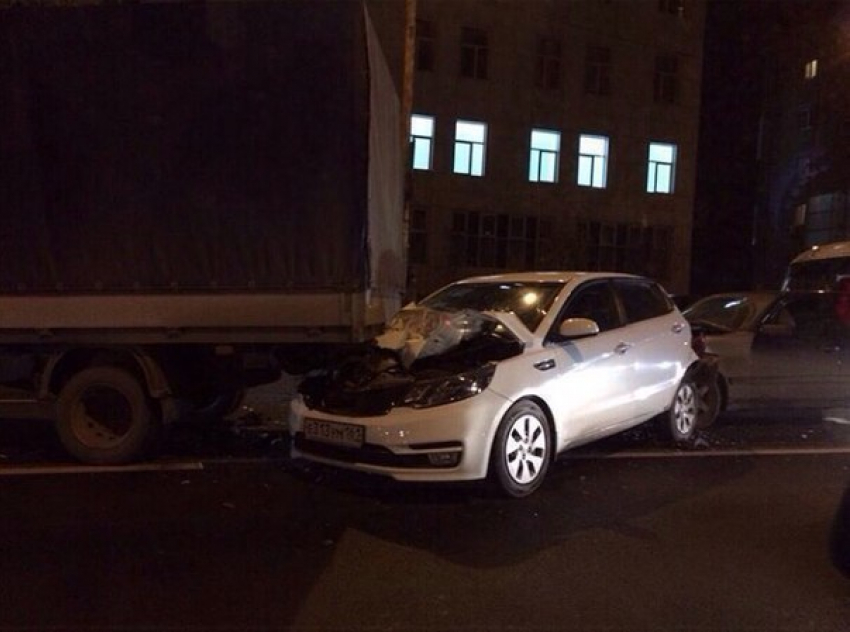 В Ростове произошло тройное ДТП
