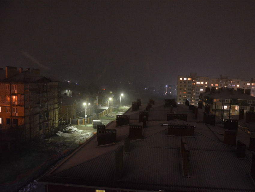 Аномальную снежную метель сняли на видео «обалдевшие» жители Ростова и Таганрога