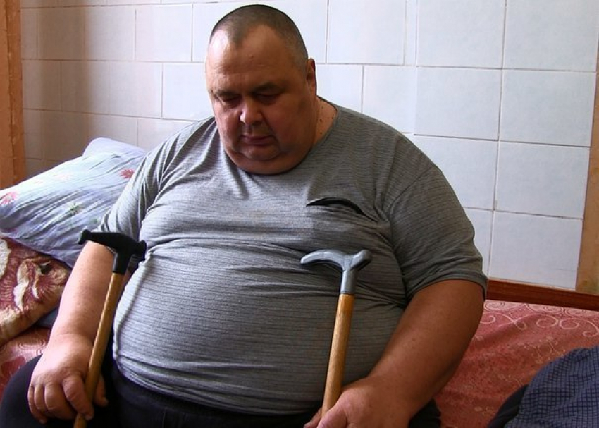 Шахтинец весом 300 килограммов уволился с работы из-за того, что не помещался в общественный транспорт 